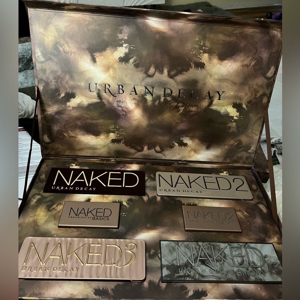 URBAN DECAY NAKED NUMBER ONE EYESHADOW VAULT